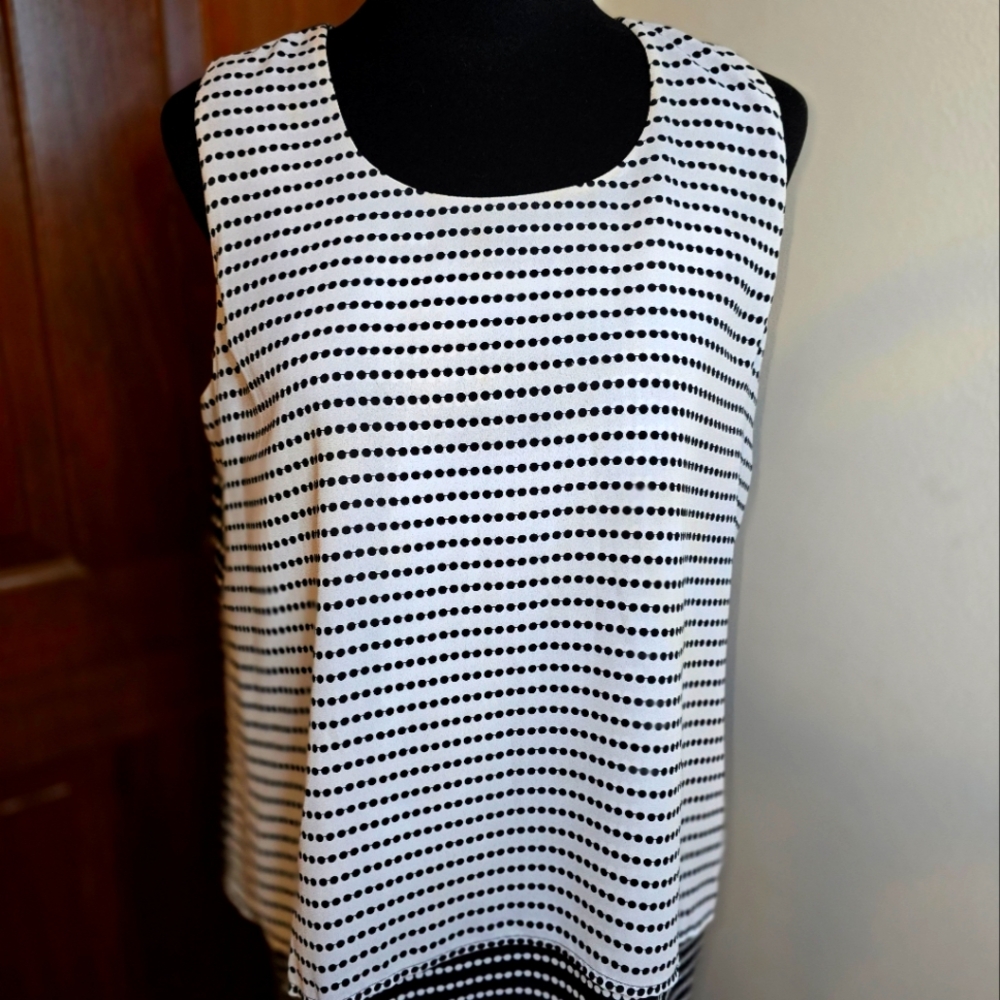 Alfani, White and Black polkadot sleeveless blouse, sz PL